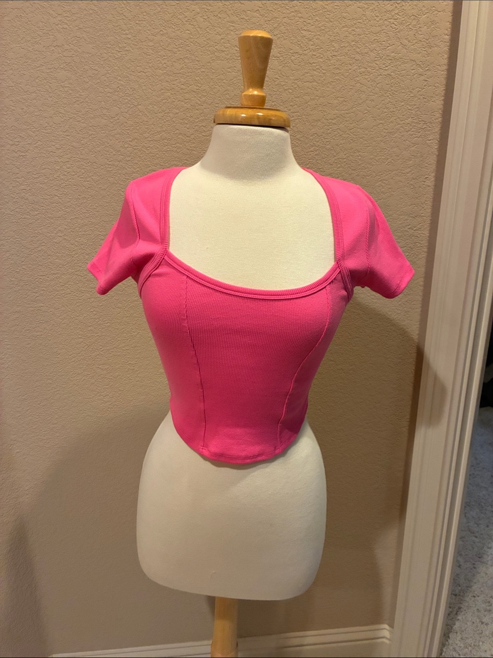 Bright Pink Cropped Scoop Neck Top size M